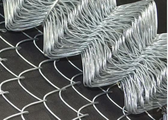Protección contra la corrosión galvanizada de Diamond Chain Link Fence del alambre de 2-3m m